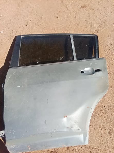 Nissan Tida Doors & Back lights photo 2