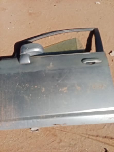 Nissan Tida Doors & Back lights photo 4