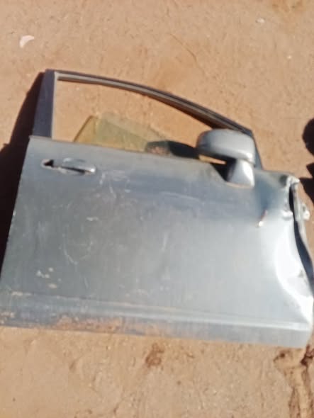 Nissan Tida Doors & Back lights photo 3
