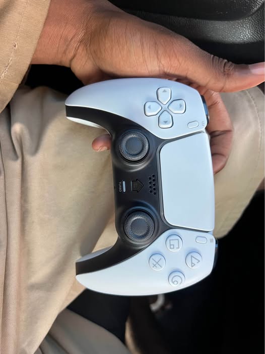 Ps5 controller photo 1