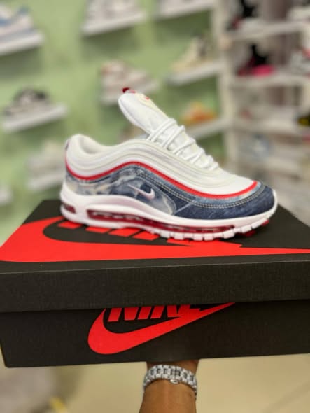 White jeans air max photo 3
