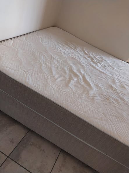 Genessi king size bed photo 3
