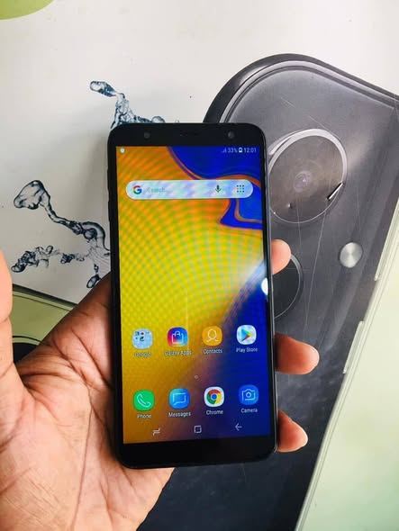 SAMSUNG J4 photo 1