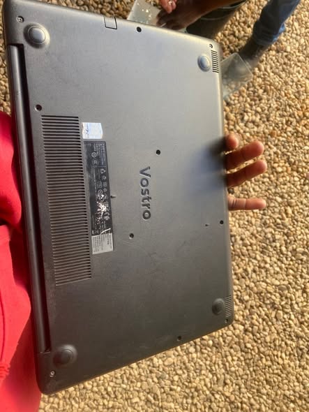 Dell Vostro laptop photo 2