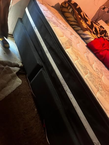 Queen size bed photo 1