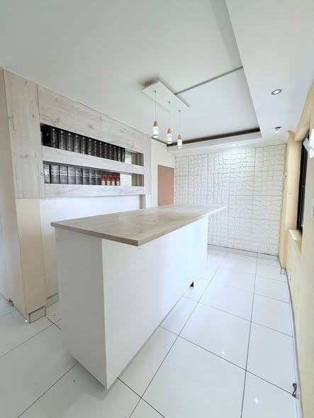 House for Sale - Hochland Park photo 5
