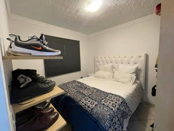 Flat for sale - Otjomuise photo 3