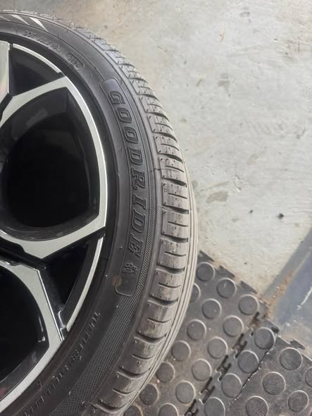 Size 225/45ZR18 tires set photo 1