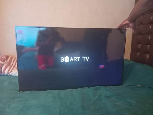 40 inch smart tv photo 2