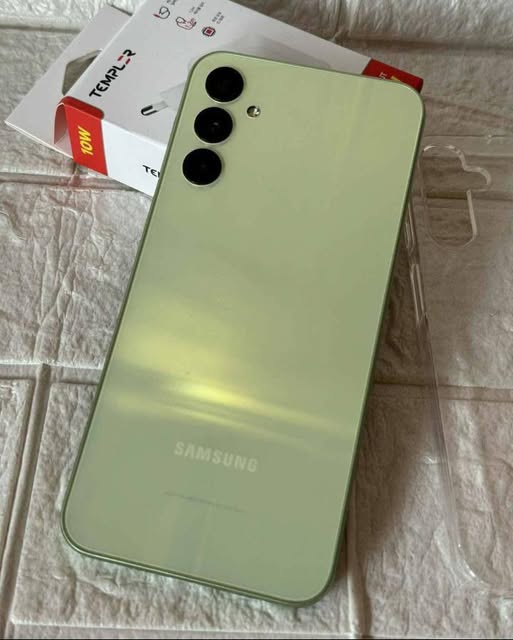 Samsung A24 photo 1