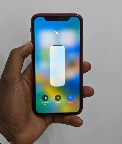 iPhone XR photo 1