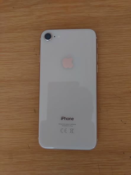 Iphone 8 64 GB photo 3