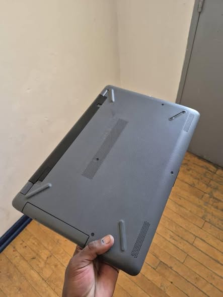 HP laptop photo 4