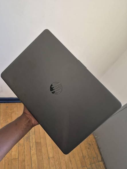 HP laptop photo 3