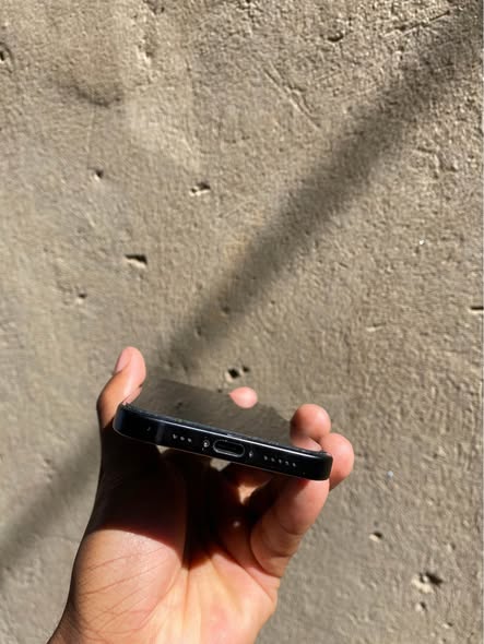iPhone 15 photo 4