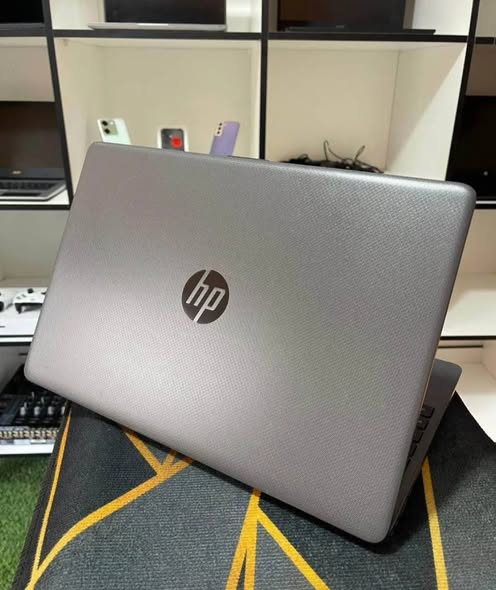 HP G250 G8 Laptop photo 2