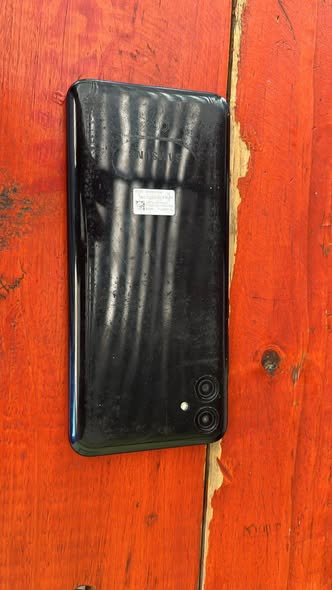 Samsung A04 photo 1