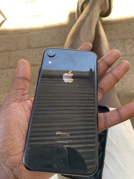 iPhone XR photo 2