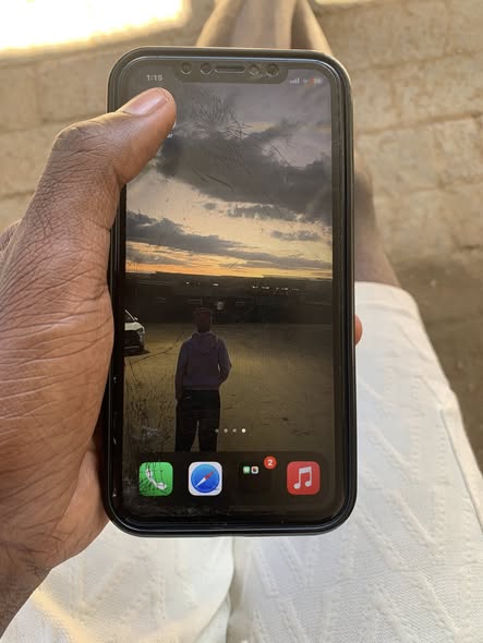 iPhone XR photo 3