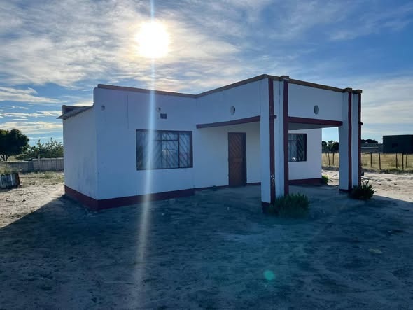 2 BEDROOM HOUSE photo 3