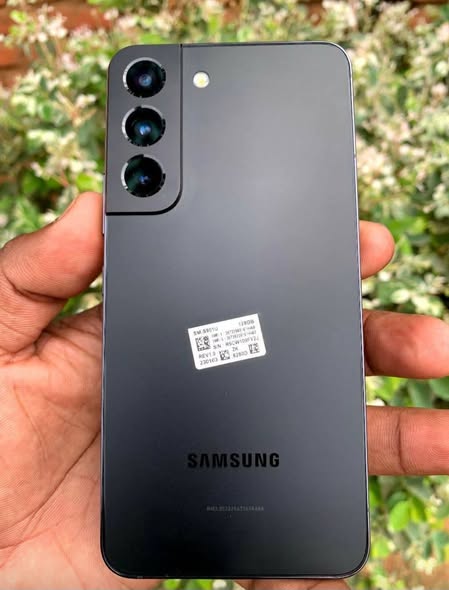SAMSUNG GALAXY S22 photo 2
