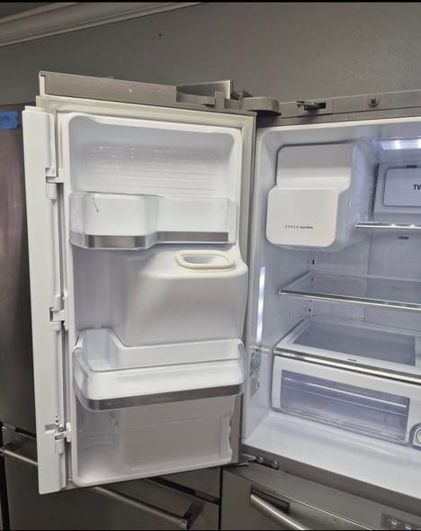 Samsung DoubleDoor Fridge photo 4