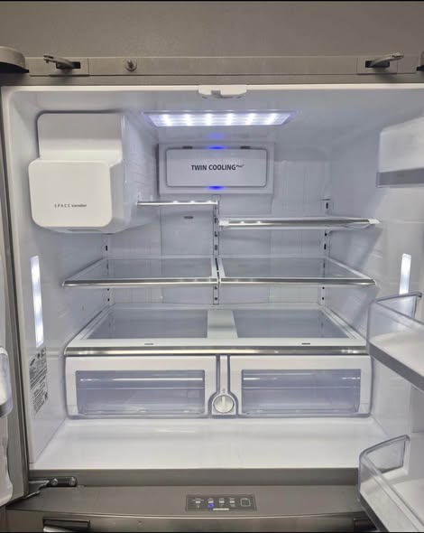 Samsung DoubleDoor Fridge photo 3