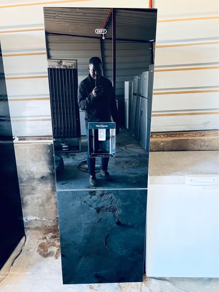 Black Mirror Defy Water Dispenser Fridge photo 1