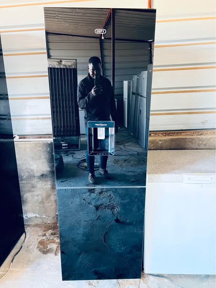 Black Mirror Defy Water Dispenser Fridge photo 2