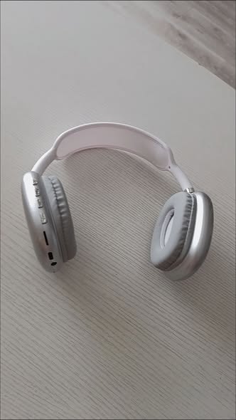 Headphones photo 1
