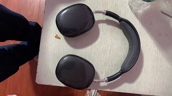 Headphones photo 2