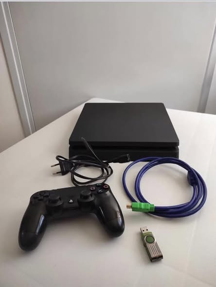 PS4 photo 4