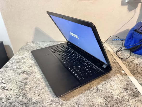 ASUS VIVOBOOK photo 2