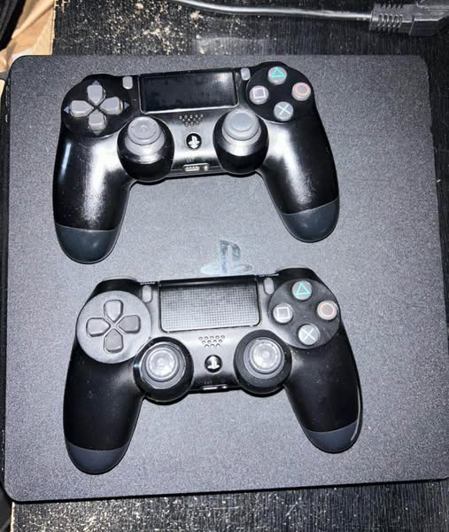 PS4 photo 1