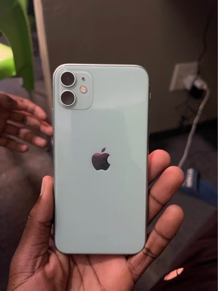 iPhone 11 photo 2