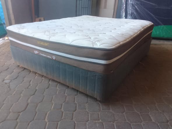 Queen size bed photo 2