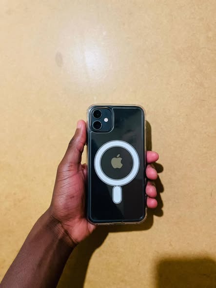 iPhone 11 128GB photo 1