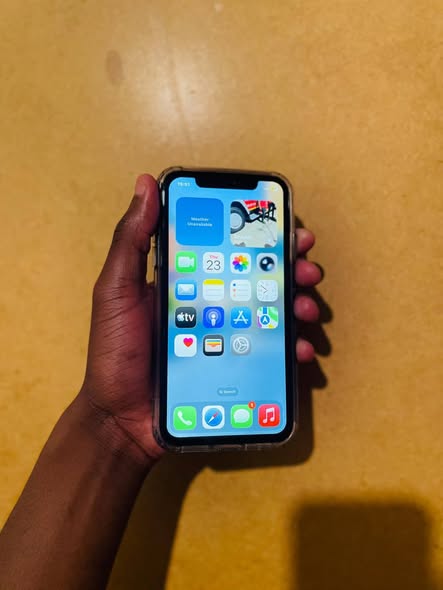 iPhone 11 128GB photo 2