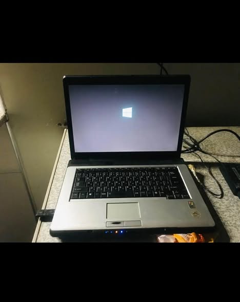 Toshiba dynabook laptop photo 2