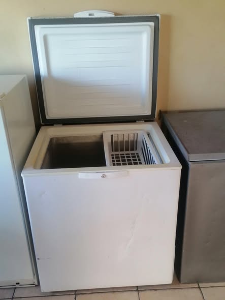 Defy 210Litres Electric Deep freezer photo 2