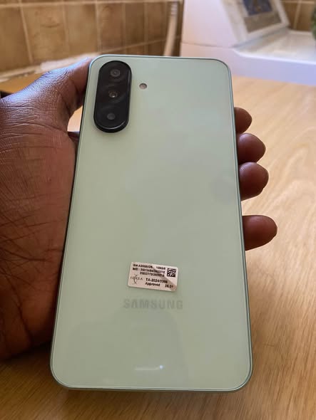 Samsung A26 photo 2