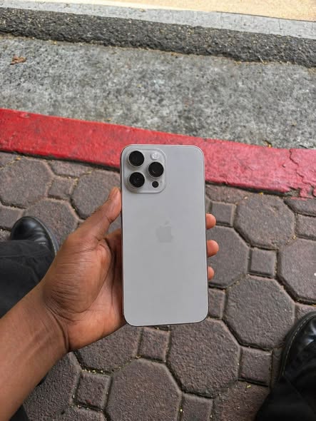 iPhone 16 Pro Max photo 2