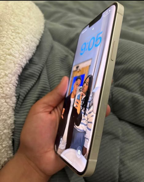 iPhone 14 Plus photo 1