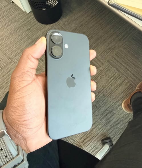 iPhone 16 photo 2