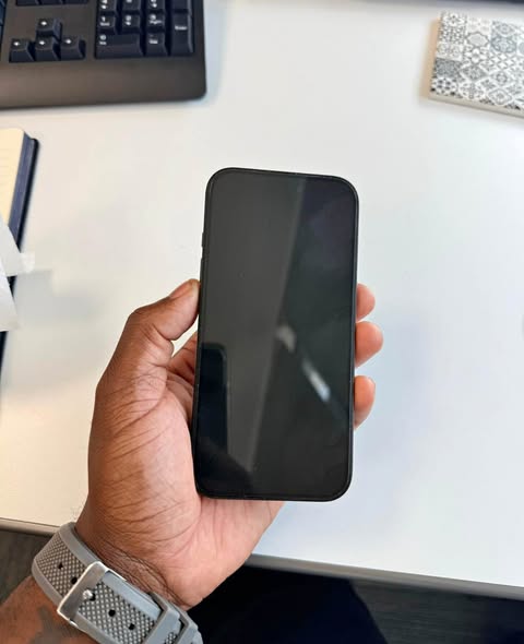 iPhone 16 photo 1