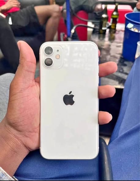 IPhone 11 64g photo 2