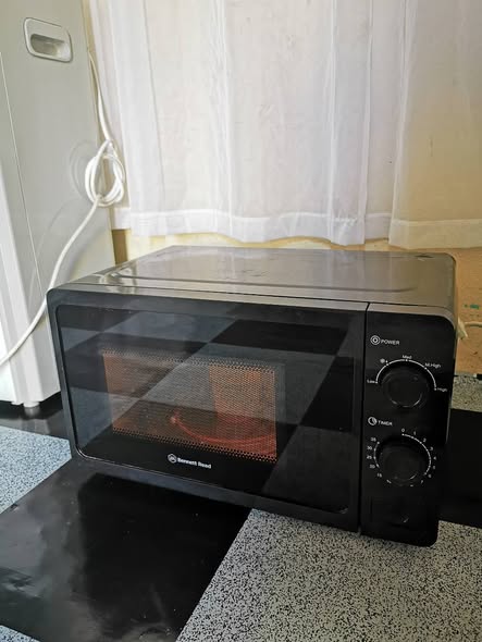 BENNETT READ MICROWAVE 20L photo 3