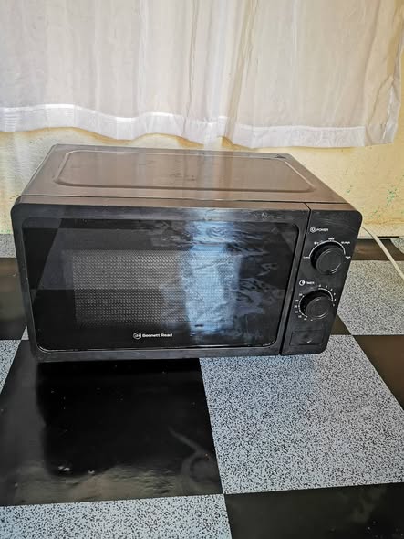 BENNETT READ MICROWAVE 20L photo 2