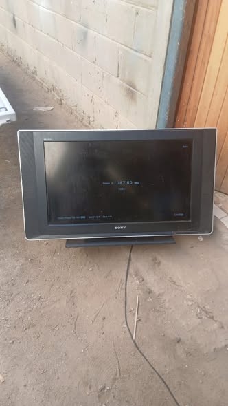 Sony 32 inch flatscreen tv photo 2