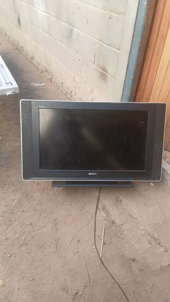 Sony 32 inch flatscreen tv photo 1